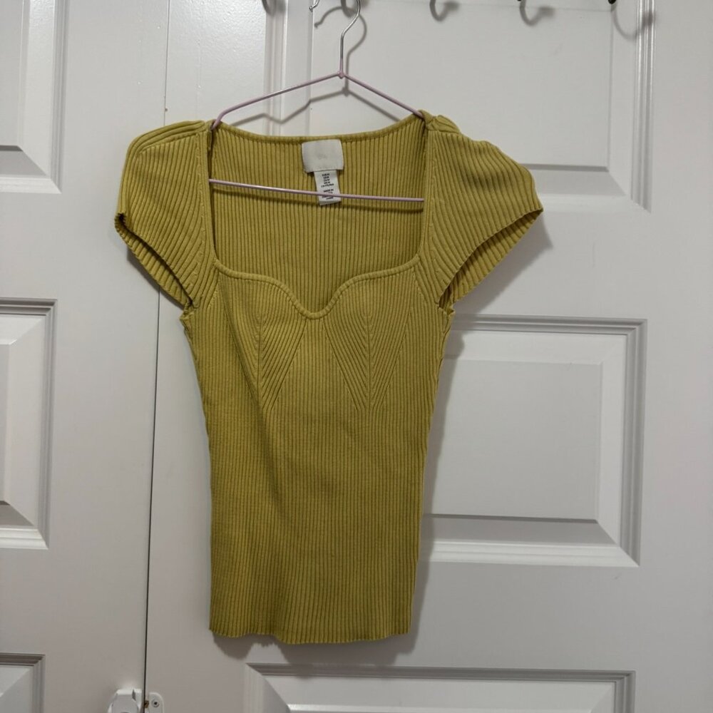 H&M Ribbed Sweetheart Neck Short Sleeve Knit Top – Mustard Yellow Medium - Picture 2 of 6
